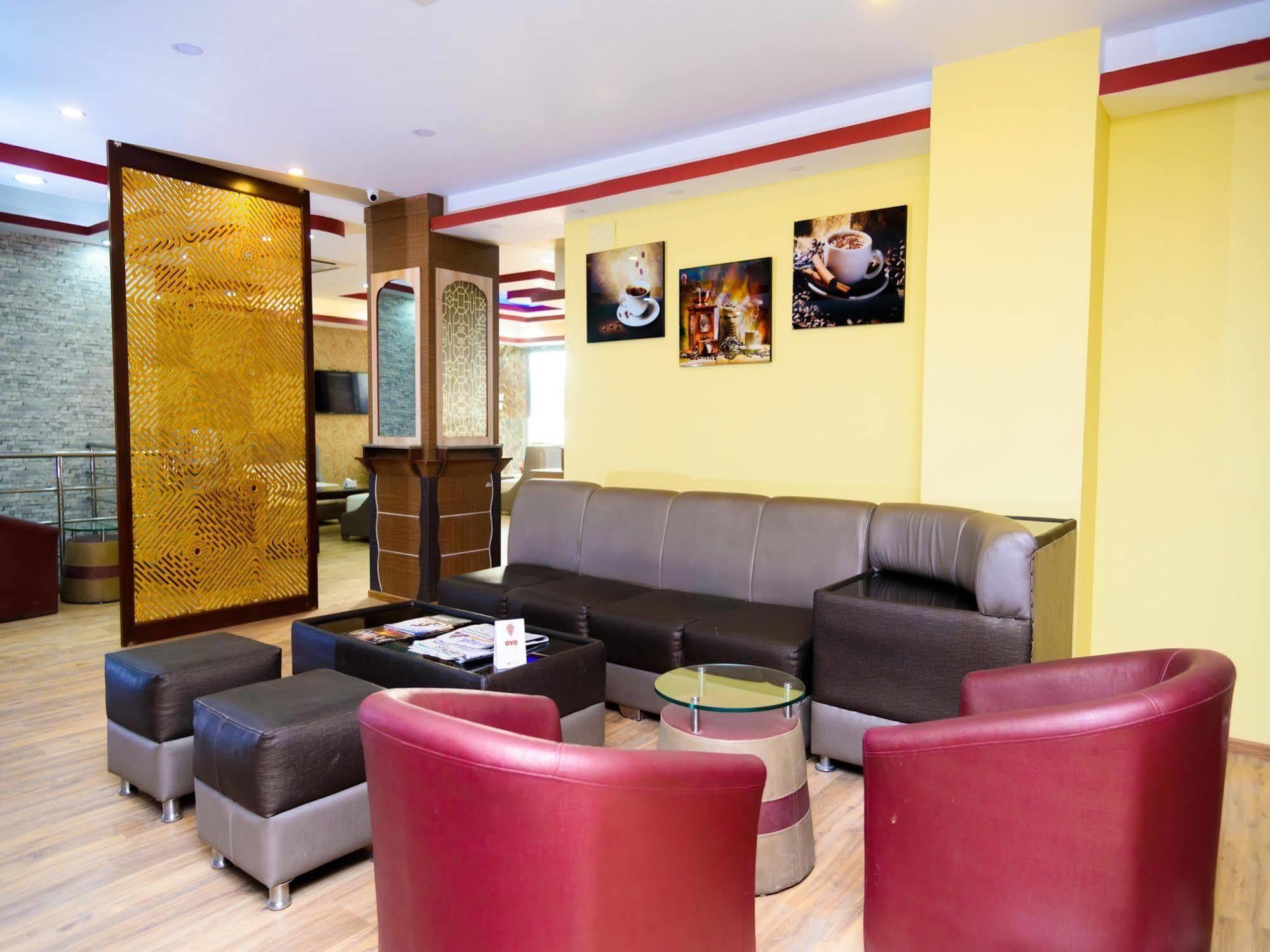 Oyo 105 Hotel Travel Inn Катманду Экстерьер фото