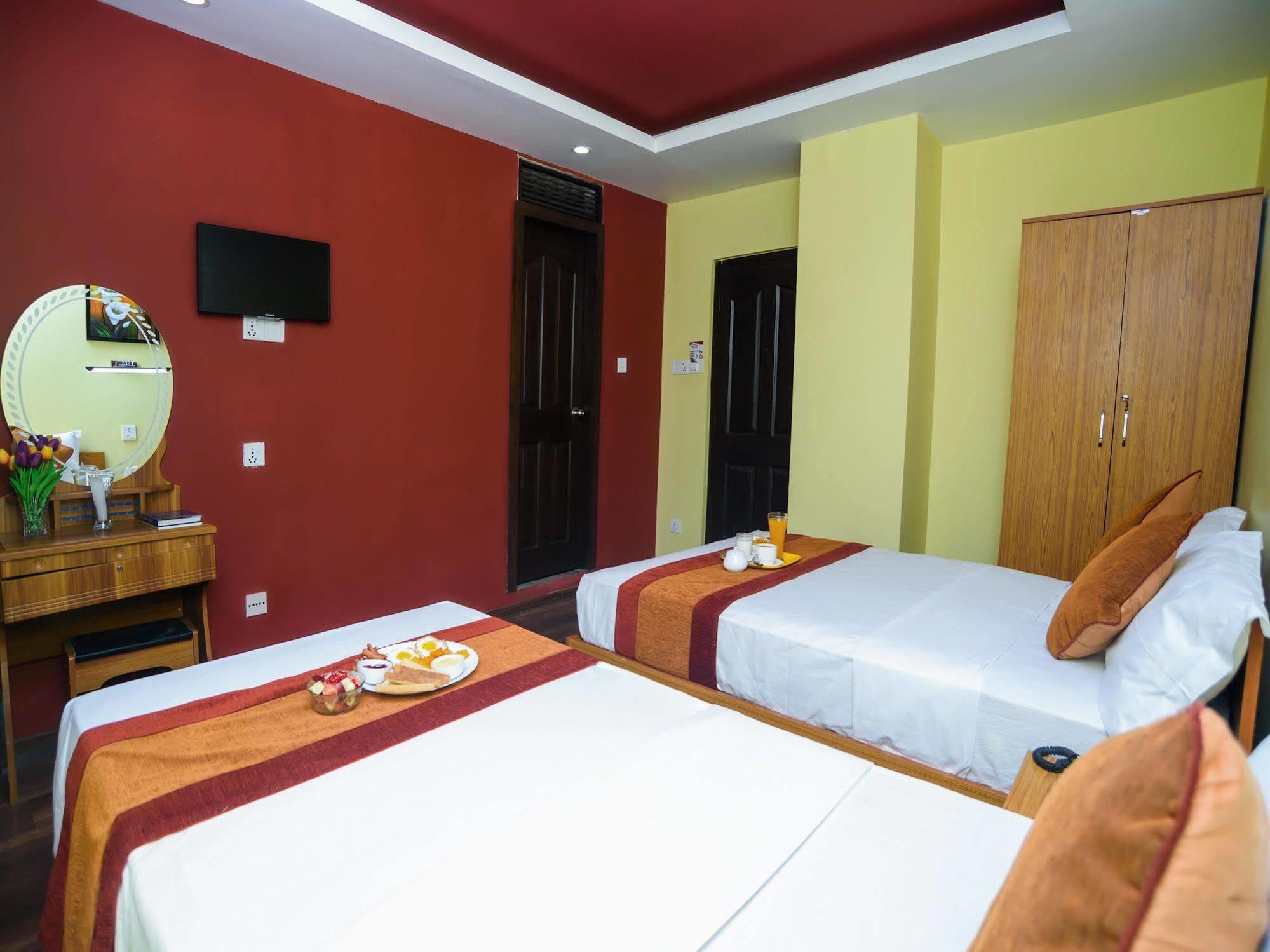 Oyo 105 Hotel Travel Inn Катманду Экстерьер фото