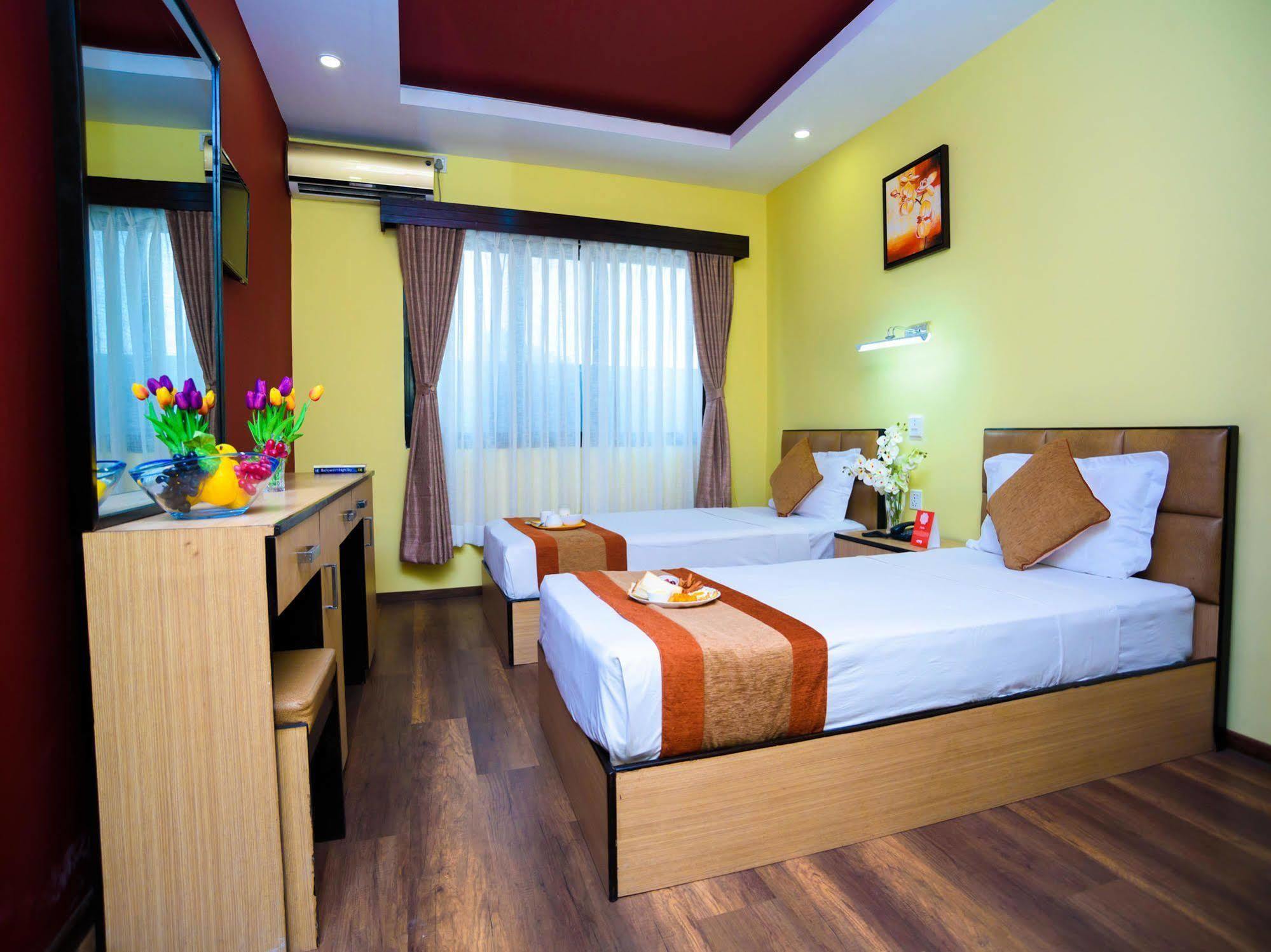 Oyo 105 Hotel Travel Inn Катманду Экстерьер фото