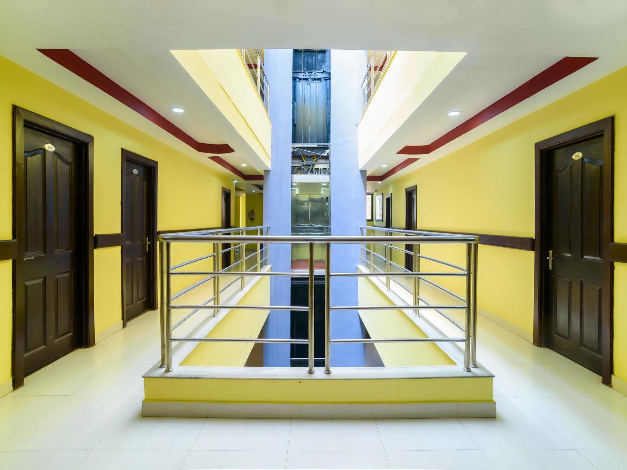 Oyo 105 Hotel Travel Inn Катманду Экстерьер фото